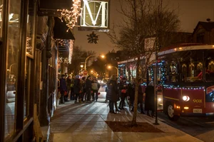Chicago Holiday Lights Trolley Tour | BYOB Festive Ride Through the