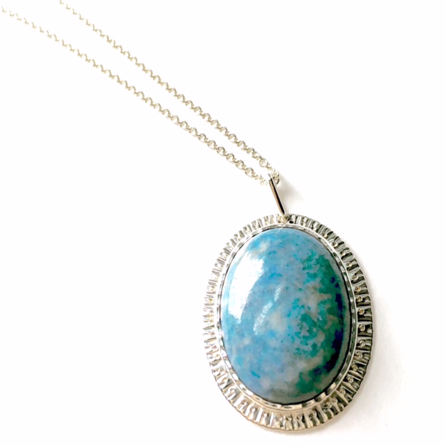 denim_lapis_necklace2.jpg