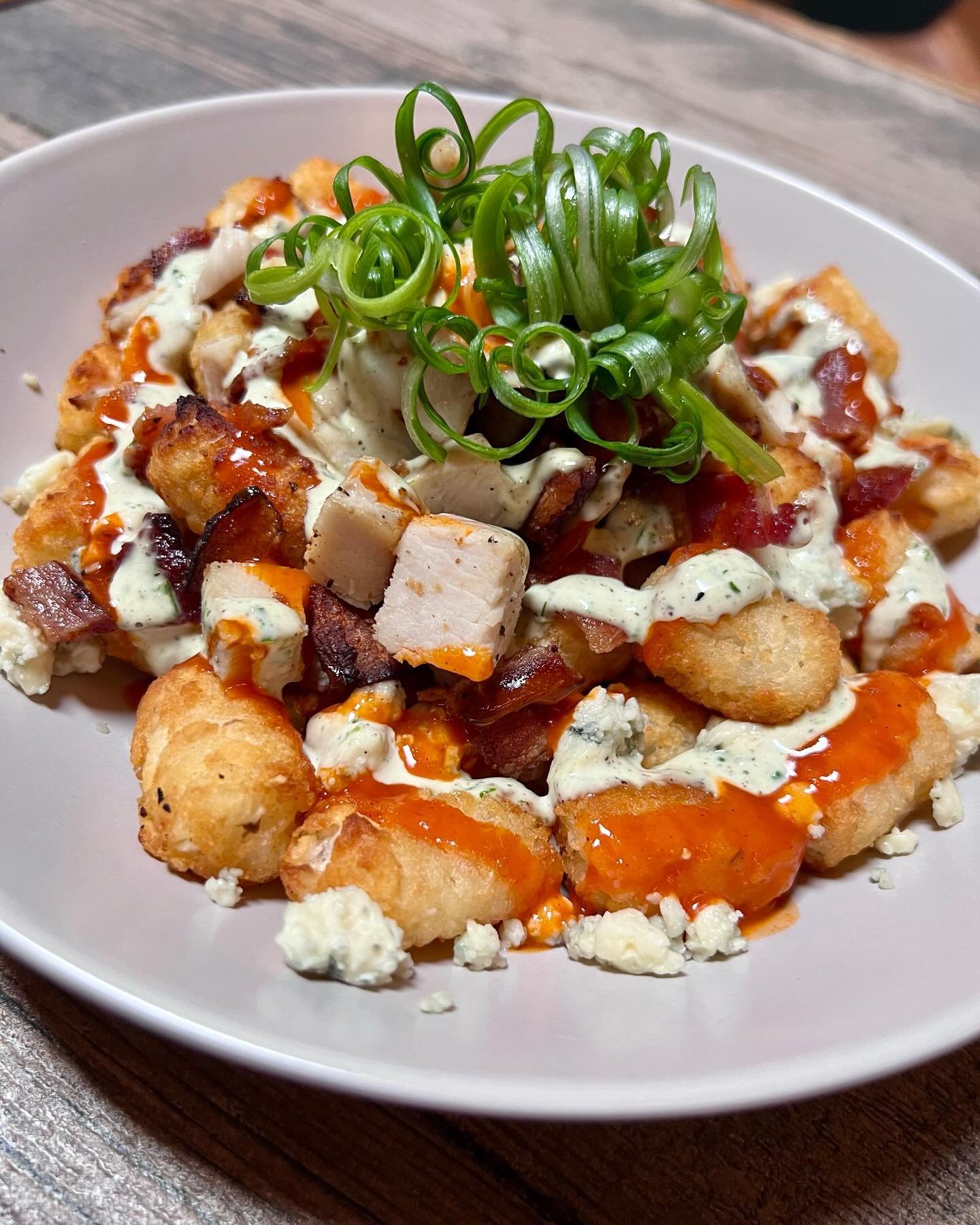 420 menu item tomorrow 👉 Buffalo Tots - Chicken, Bacon, Gorgonzola, Ranch, Buffalo Sauce, Green Onion. 🤯🤯🤯

It&rsquo;s naturallly pairing very nicely with Nug E Fresh Danky Double IPA. 

We&rsquo;re open 10am-9pm and brunch runs 10am-1pm. 🍳🍳Com