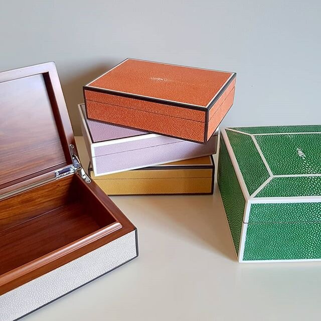 Our stunning selection of boxes are perfect to give as a gift for any occasion this year.
.
.
.
#leather #decor #homedecor #luxury #handmade #handcrafted #design #interiordesign #art #designer #luxurylifestyle
#shagreen #shagreendecor #galuchat #luxu