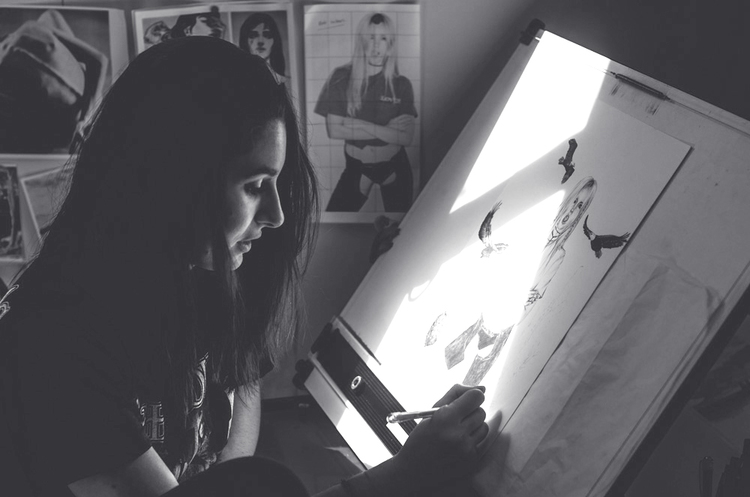 Lusid Art in her studio