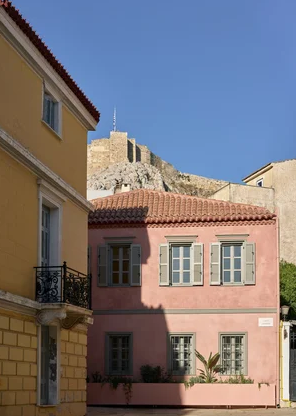 mosaicos-exterior-view-with-acropolis-hill.png