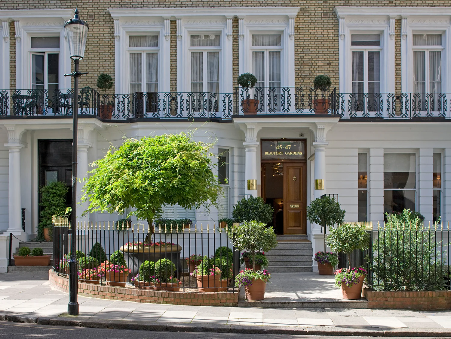knightbridge-hotel-01.jpg