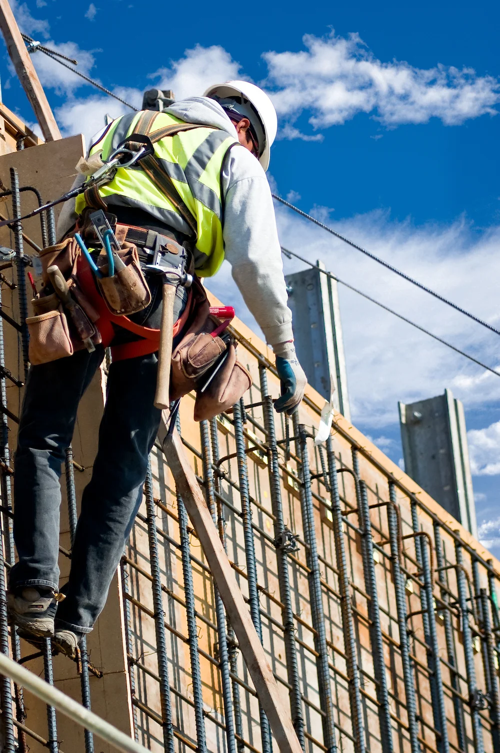 How Can a Construction Worker Tool Belt Prevent Injury?