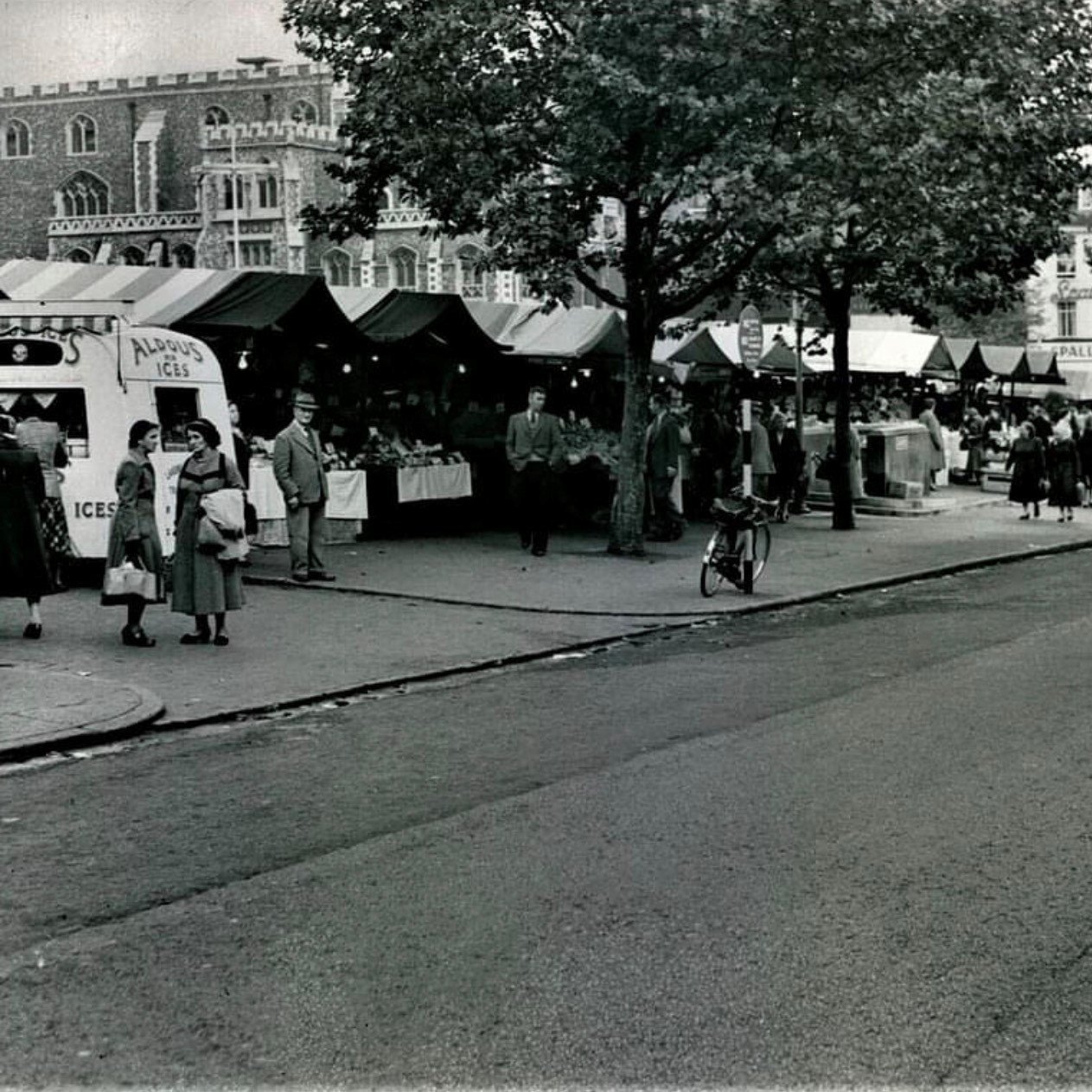 On+the+norwich+market.jpg