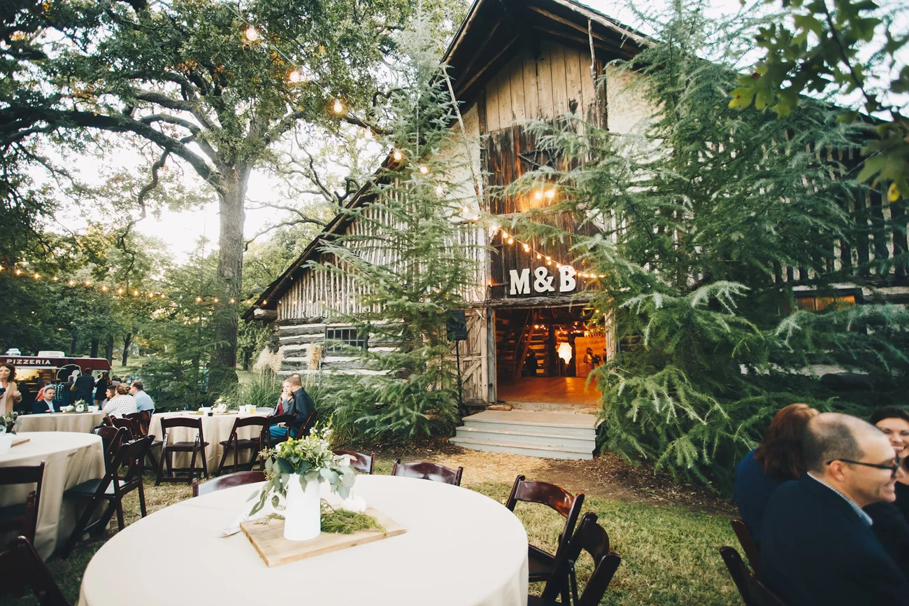 brett-megan-tulsa-wedding-la-vintage-rentals-01.jpg
