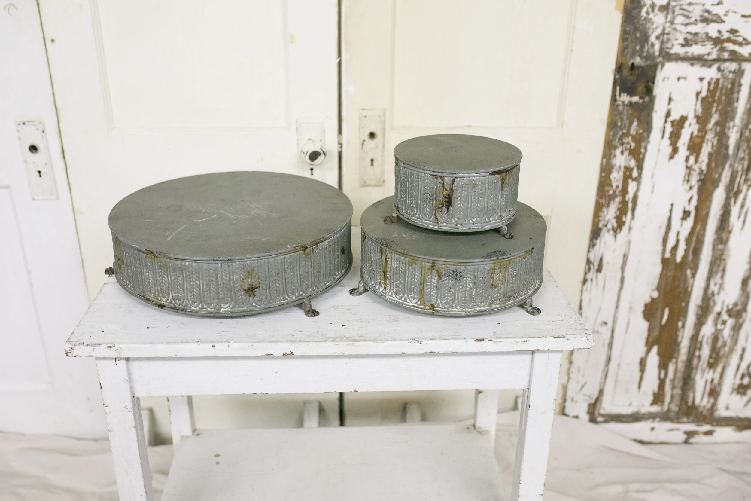 Round Metal Cake Stands