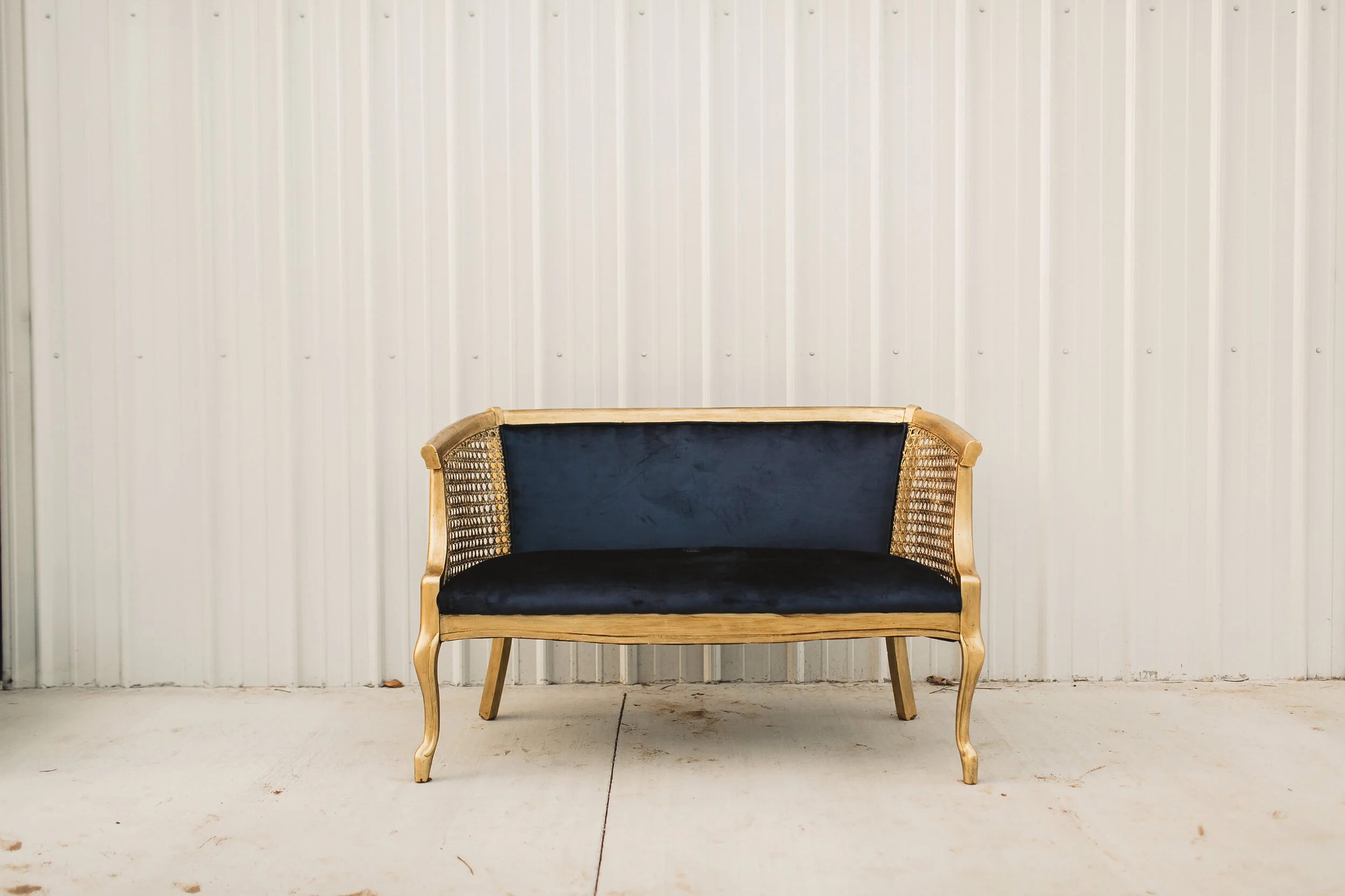 Amelia-navy-settee-tulsa-rentals-lavintageok.jpg
