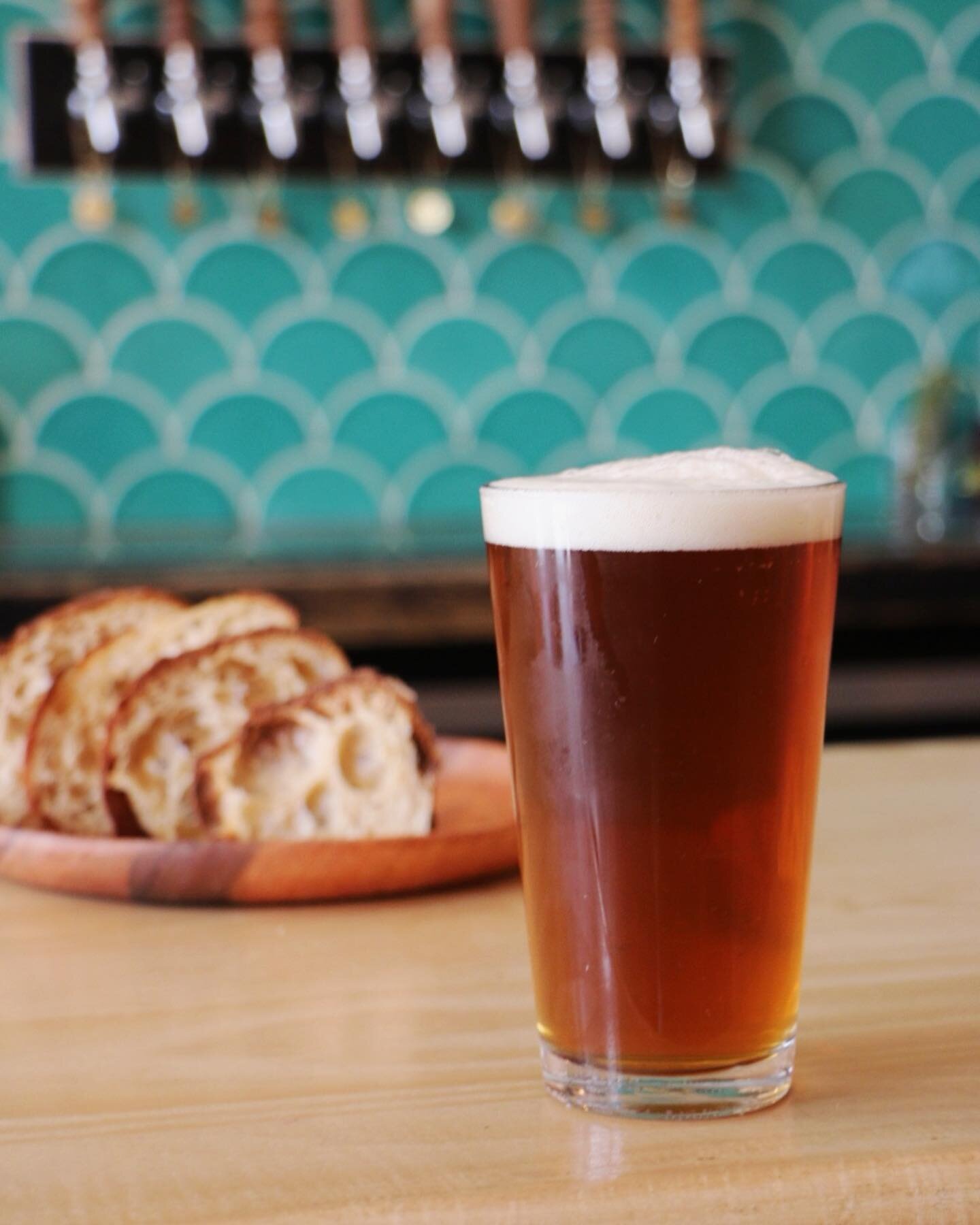 New on draft this week! 

BAKER&rsquo;S PALE : NorCal Pale Ale brewed with bread from our pals, The Midwife &amp; The Baker! + Idaho 7 and Mosaic hops ✨

Aromas of kumquat &amp; pine; grapefruit, pine sap &amp; bready maltiness; clean bitterness. Com