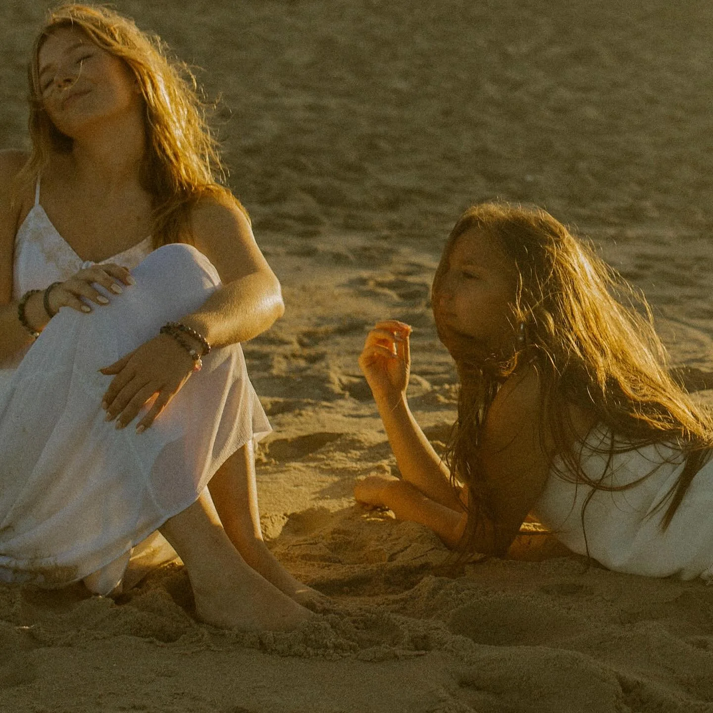 had to share a few more from this bestie beach senior sesh

#samanthajanephotography #delawarephotographer #marylandphotographer #seniorphotos #easternshorephotographer #eastcoastphotographer