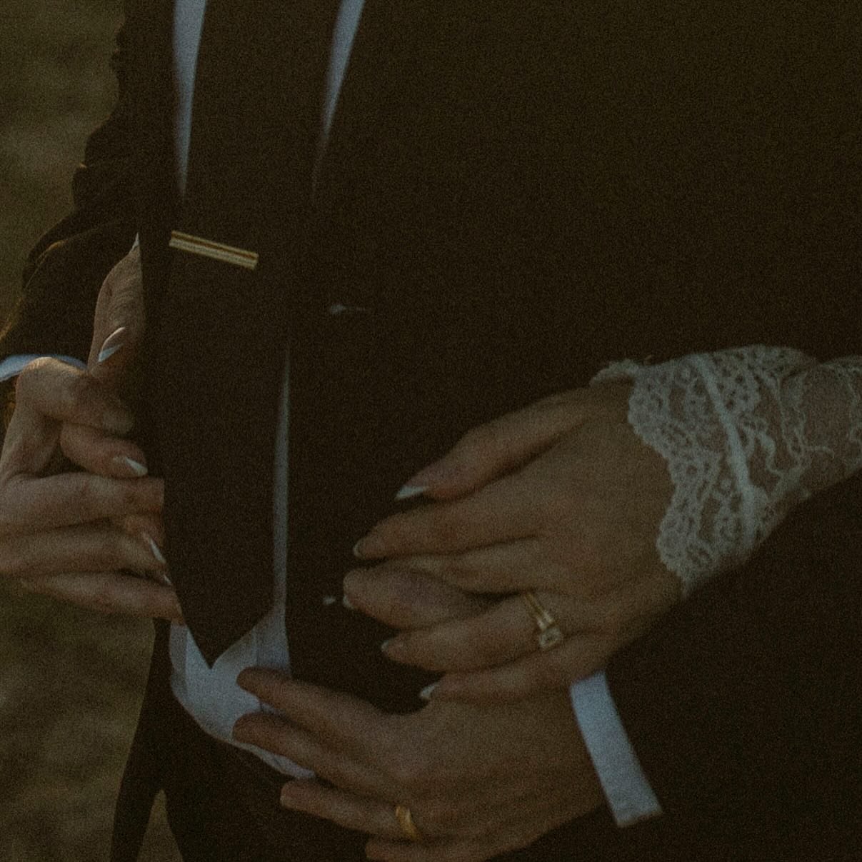 Jessy &amp; Cara 🤍

#samanthajanephotography #delawarephotographer #marylandphotographer #elopementphotographer #easternshorephotographer #eastcoastphotographer #queerweddingphotographer #lgbtphotographer #wlw #rehobothbeach
