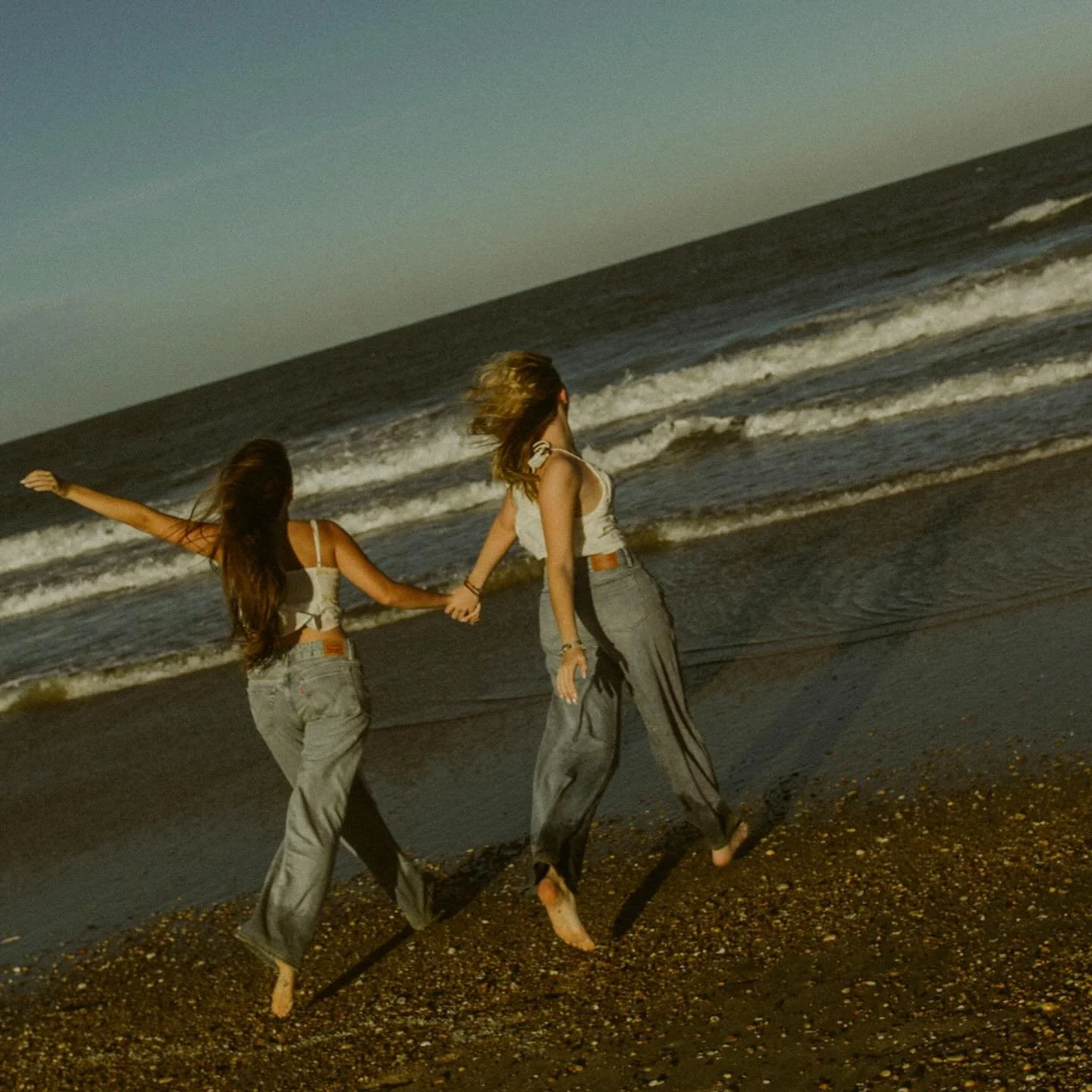 how is it already nearly the end of the year!! so grateful for every single client who kept me booked and busy this season and also excited to announce i&rsquo;m offering *discounted* styled minis to keep creatively flowing through the winter! go che