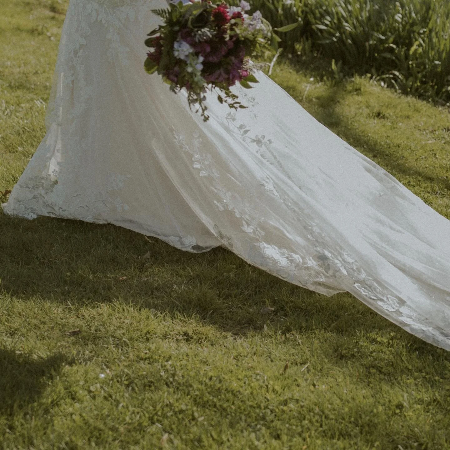 Gabby + Tristan 

sneak peek of the most beautiful spring wedding day🤍

now booking 2027 elopment and intimate micro wedding dates!

#samanthajanephotography #delawarephotographer #marylandphotographer #elopementphotographer #eastcoastweddingphotogr
