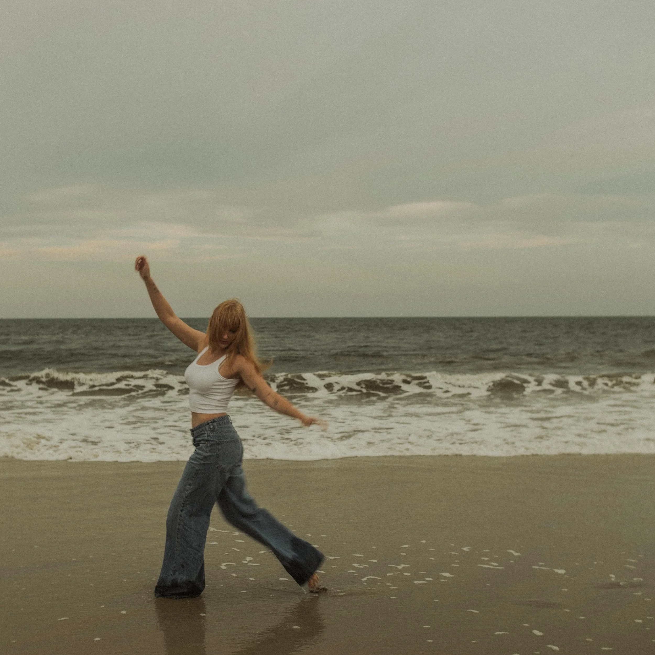 moody portraits at the beach for @courtneyclucas 

now booking fall dates for portraits, couples, and families- DM me to book🎞️

#delawarephotographer #marylandphotographer #easternshorephotographer #eastcoastphotographer #cinematicphotography