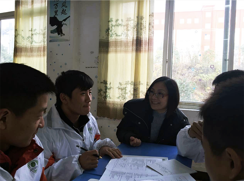 Gisela joining in a student group's discussions.
