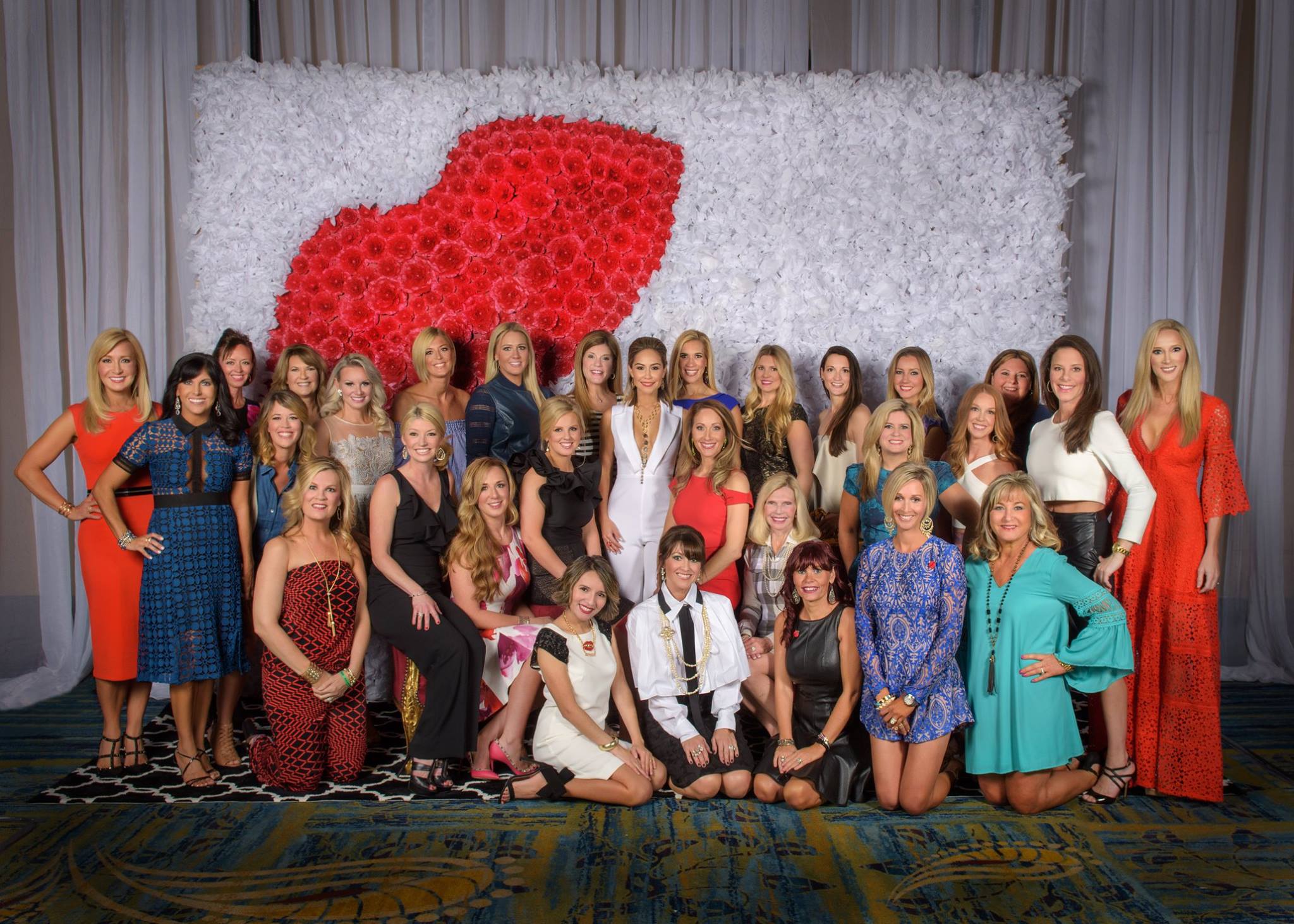 Our 2016 Giving Goes Glam Committee (Thank you to Mindy Harmon for this Group Photo)