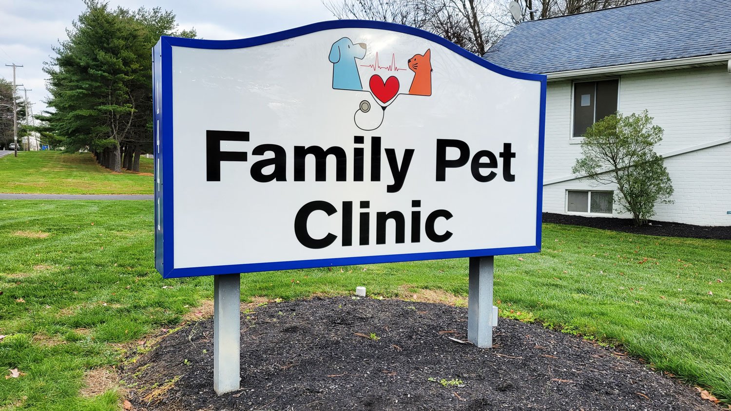 outdoorsigns-familypetclinic.jpg