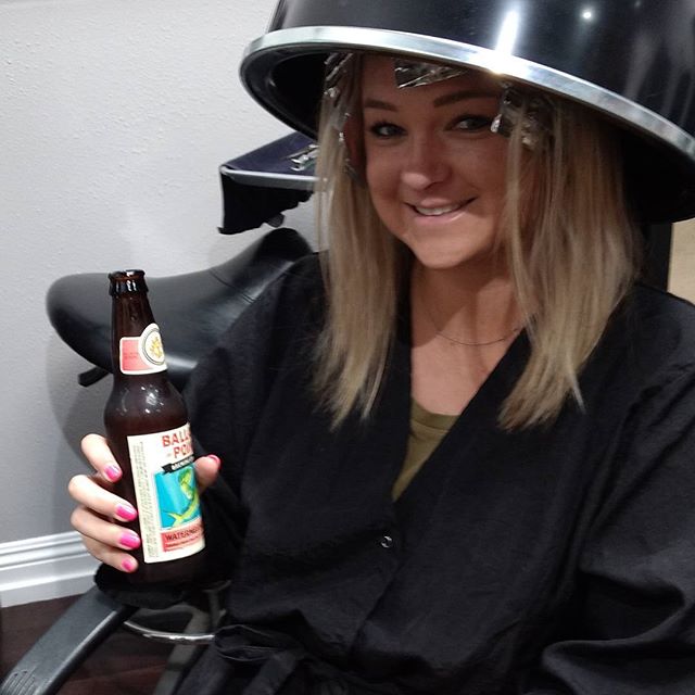 #babylights and#beer. #happywednesday #mistywilsonhair #relax#vacation #newportbeach #beauty #blonde