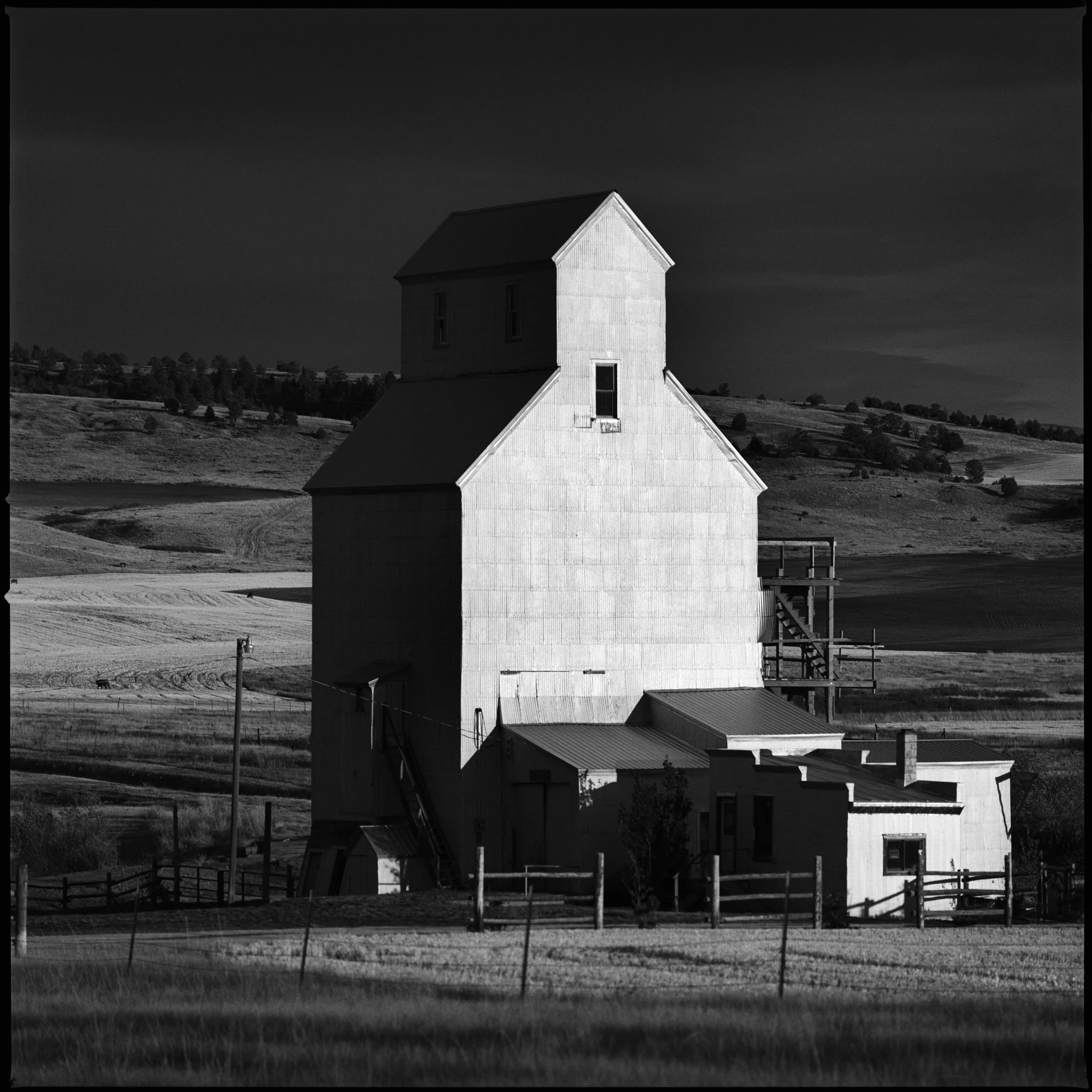 Montana white barn.jpg