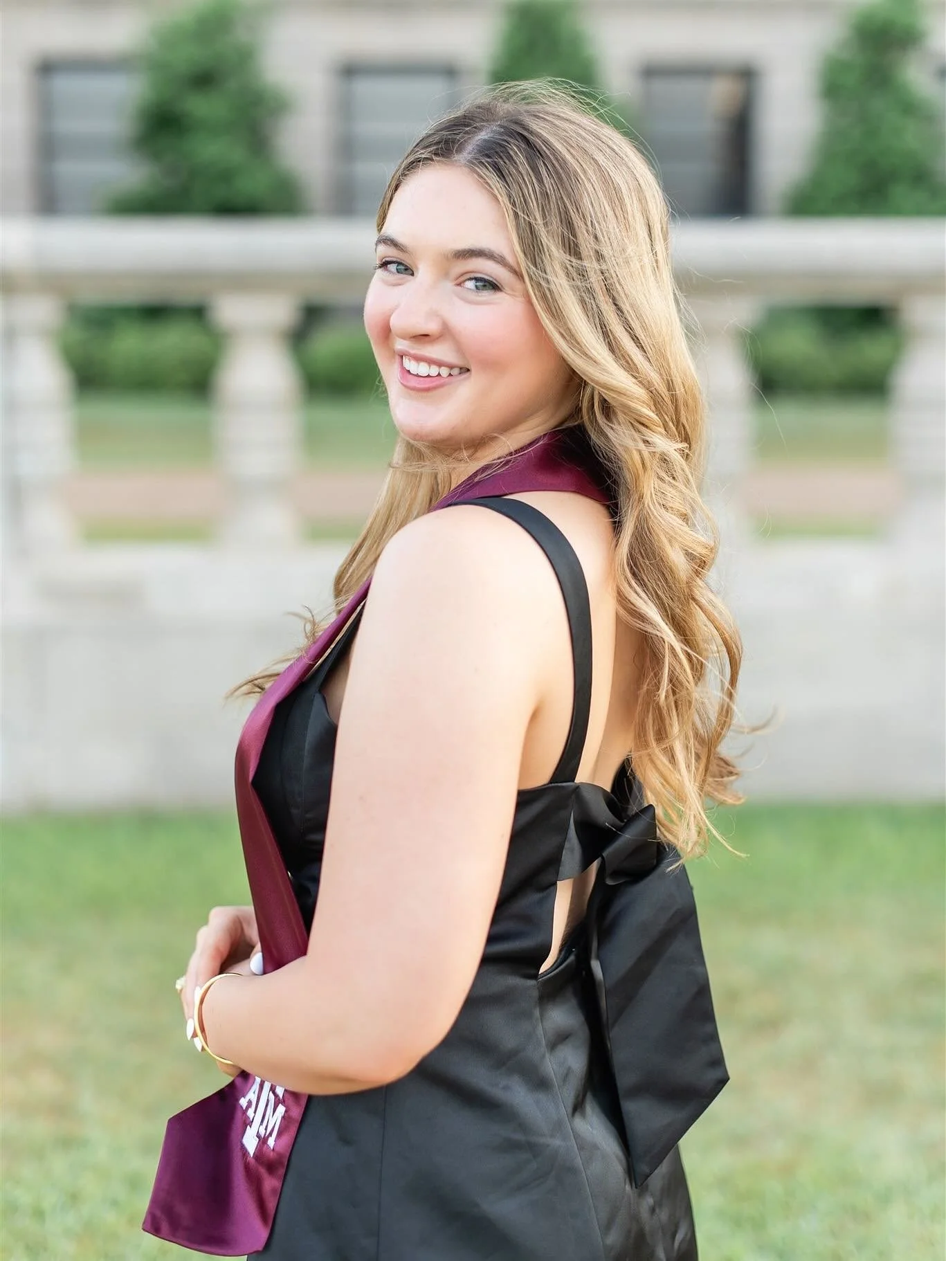 Hey December grads! The fall calendar is open, don&rsquo;t forget to book your session early so you get your photos back before graduation. 🎓

#aggiegrad #graduationsession #collegestationtx