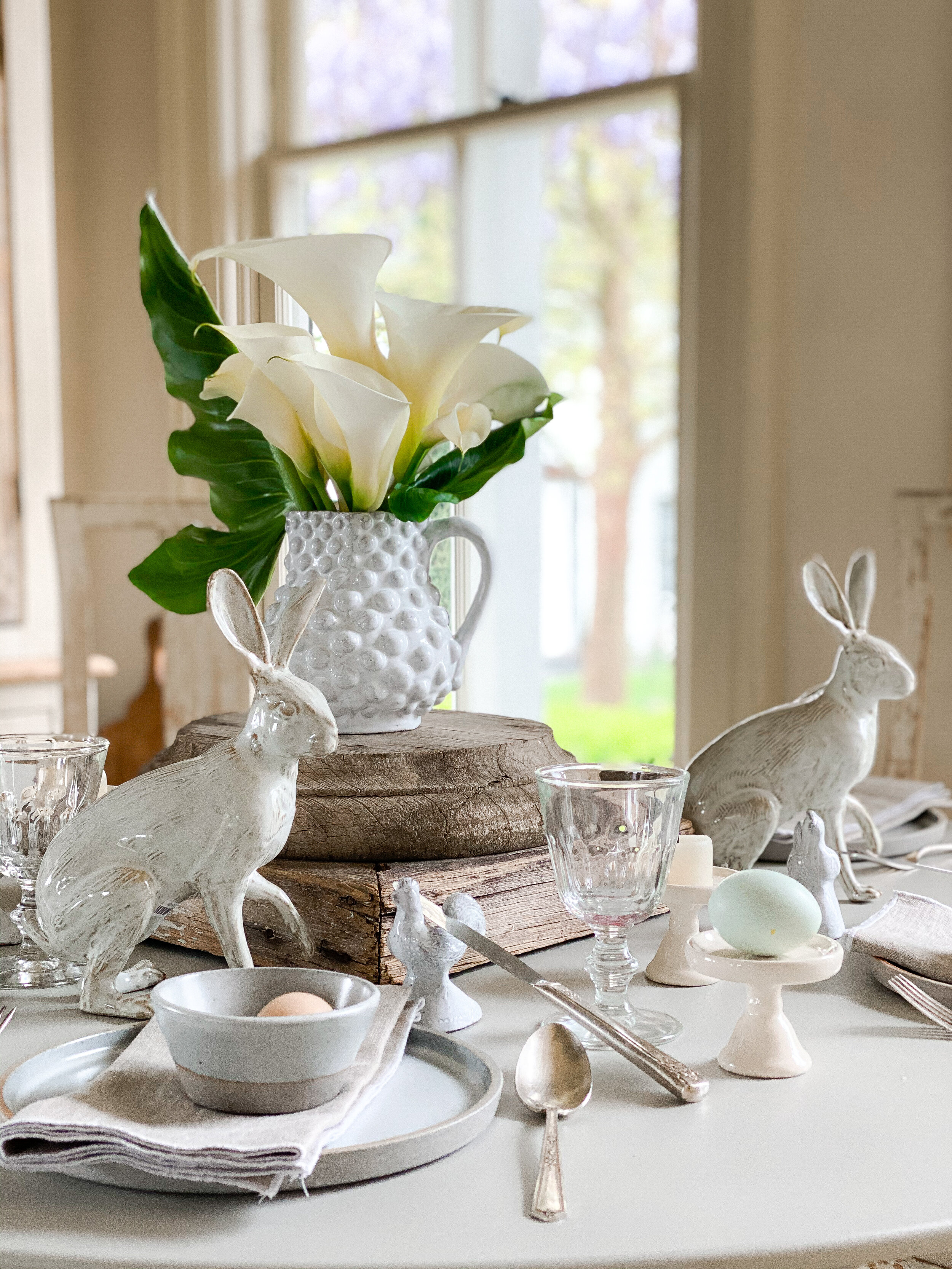 Chateau Sonoma, Easter, Easter Traditions, Home Decor, Antiques, Home Styling, Interior Design, French Antiques, Easter Decor, Celebrations, Easter Celebration, Sonoma, Sonoma California, Easter Tablescape, Tablescape, Table Decor, Dinnerware, Carte…
