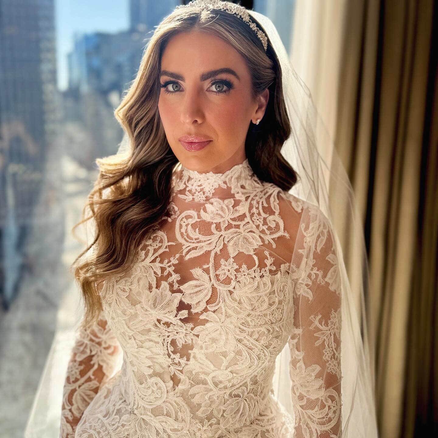 𝘉𝘙𝘐𝘋𝘈𝘓 𝘎𝘓𝘈𝘔 + 𝘛𝘈𝘕 🪽✨ @giannamariedevito 
.
.
.
#LGMakeupBridal
Makeup + Tan @lgmakeupbridal 
Hair @hairandlashesbykaedi 
Planning @rosannacoweddings 
Photo @laurenashleystudios