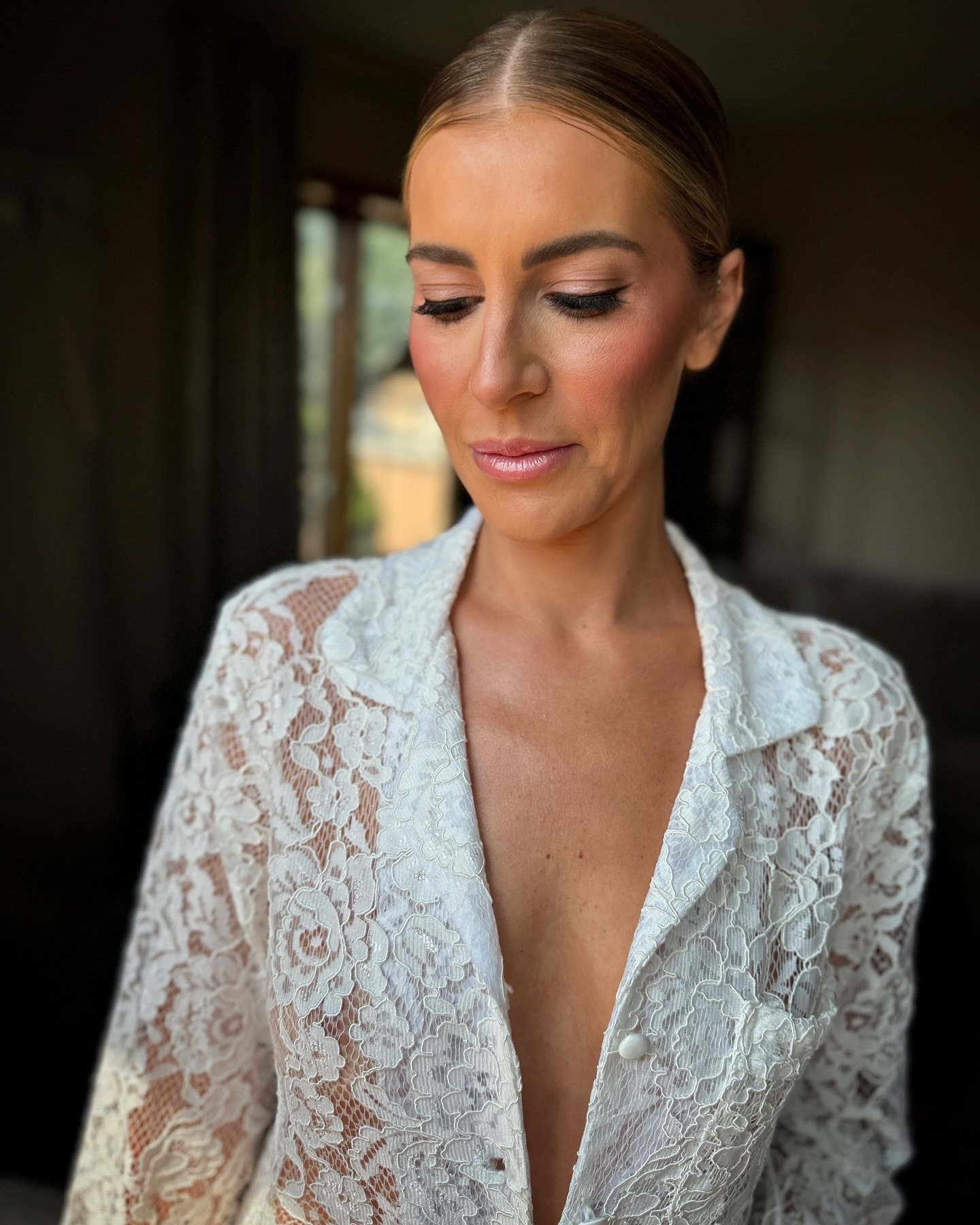 𝔢𝔩𝔢𝔫𝔦 &hearts; 
.
.
.
MAKEUP  @lgmakeupbridal 
HAIR  @styledbylia_ 
PHOTO  @nicoledefilippisphotography