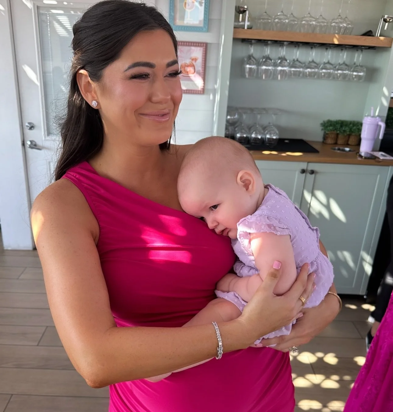 SOFT GLAM + TAN on this momma to be 💘

#LGMakeupTans