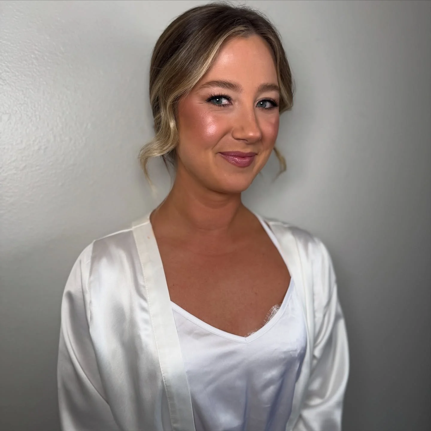 💘 𝒯𝒜𝑅𝒜 💘

MAKEUP + TAN  @lgmakeupbridal 
HAIR @hairbyamandakosiek