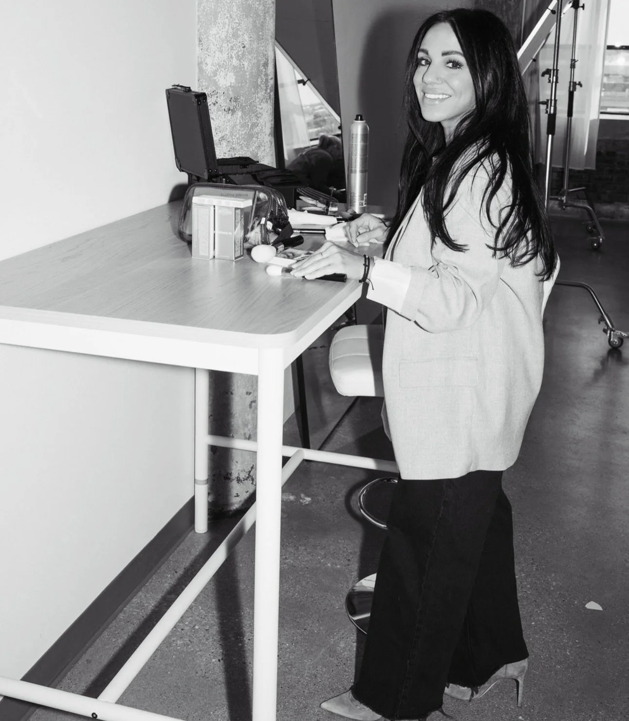 Just sitting over here in disbelief that today, 18 years ago I started my first day in makeup school. @makeupdesignory 

I packed my belongings straight outta highschool at 18, and left everything/everyone I knew here to move to California and attend