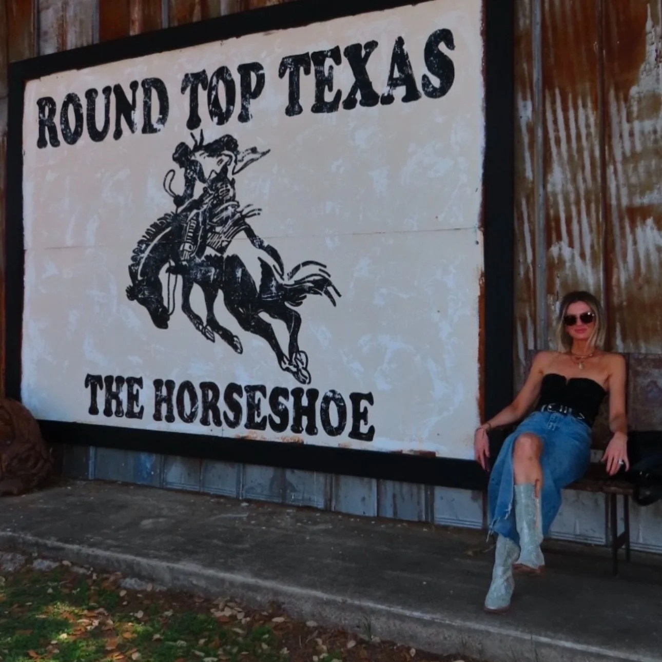 A glow to go antique shopping?  𝙄𝙢𝙢𝙚𝙙𝙞𝙖𝙩𝙚𝙡𝙮 yes 🤠

 @ashleeeeeeeeeeeeey 

#LGMakeupTans