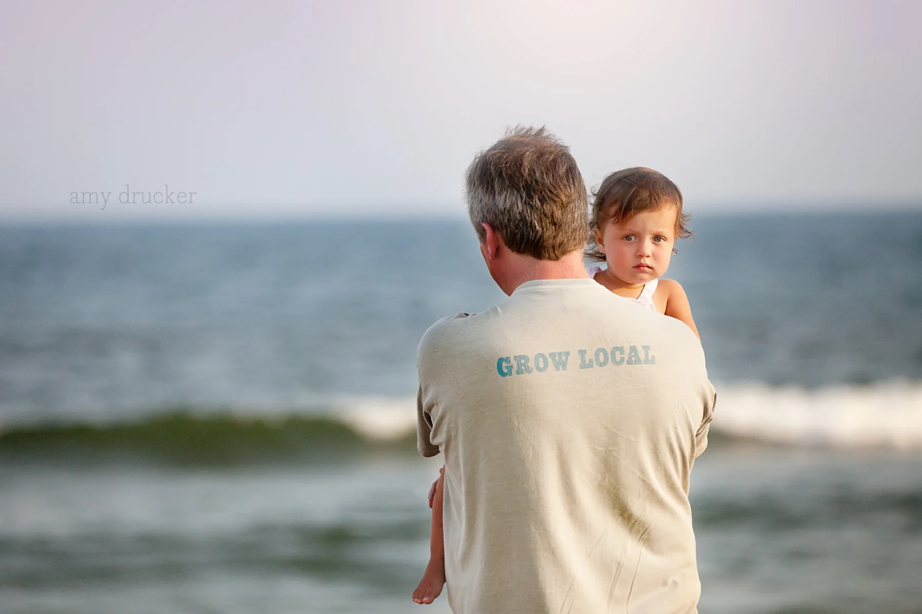 Marthas_Vineyard_Child_Photographer_stonewall_beach_1