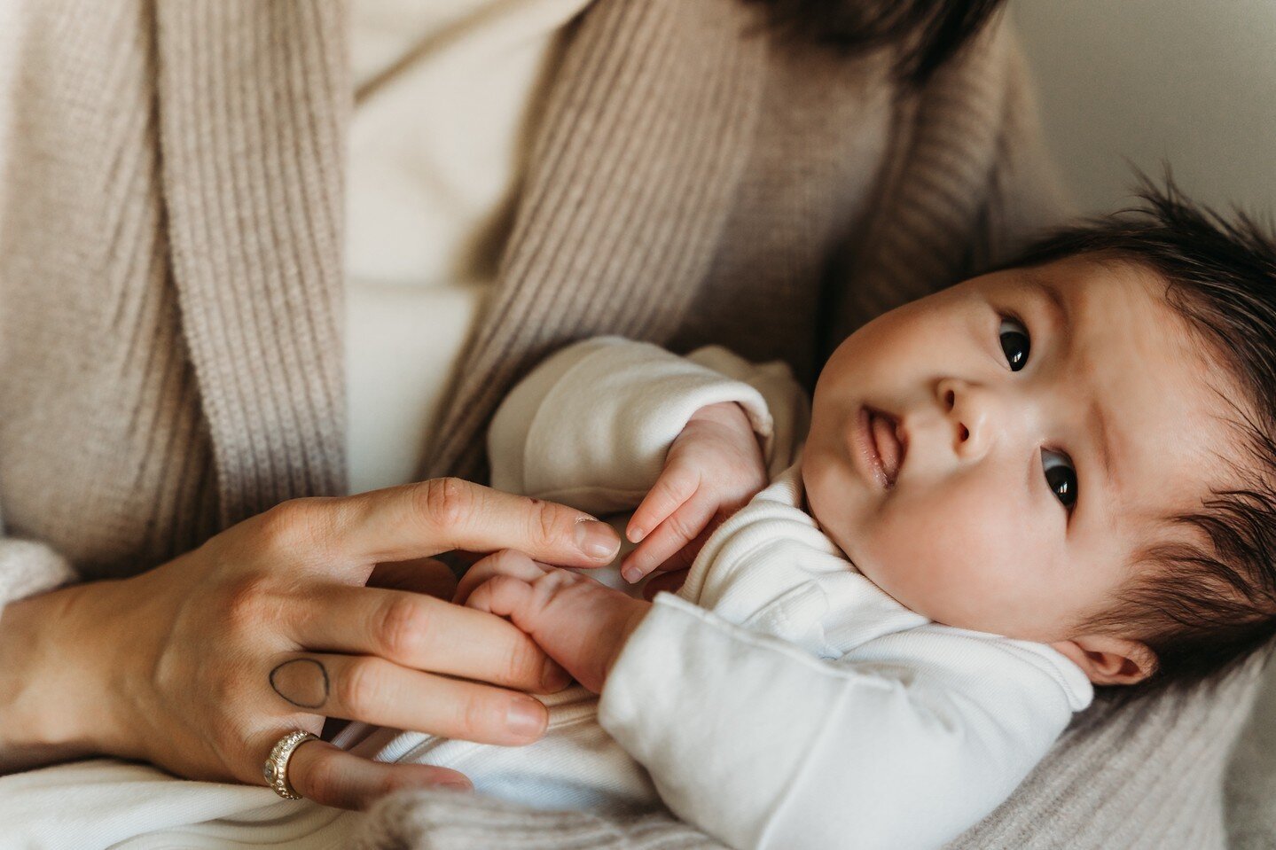 Wrapping up 2022 with a definite trend: babies. So many beautiful babies. All year long, actually (lockdown-related, perhaps?). And me over here feeling grateful for the families who get it, and who invite me in to to document these first sweet, slee