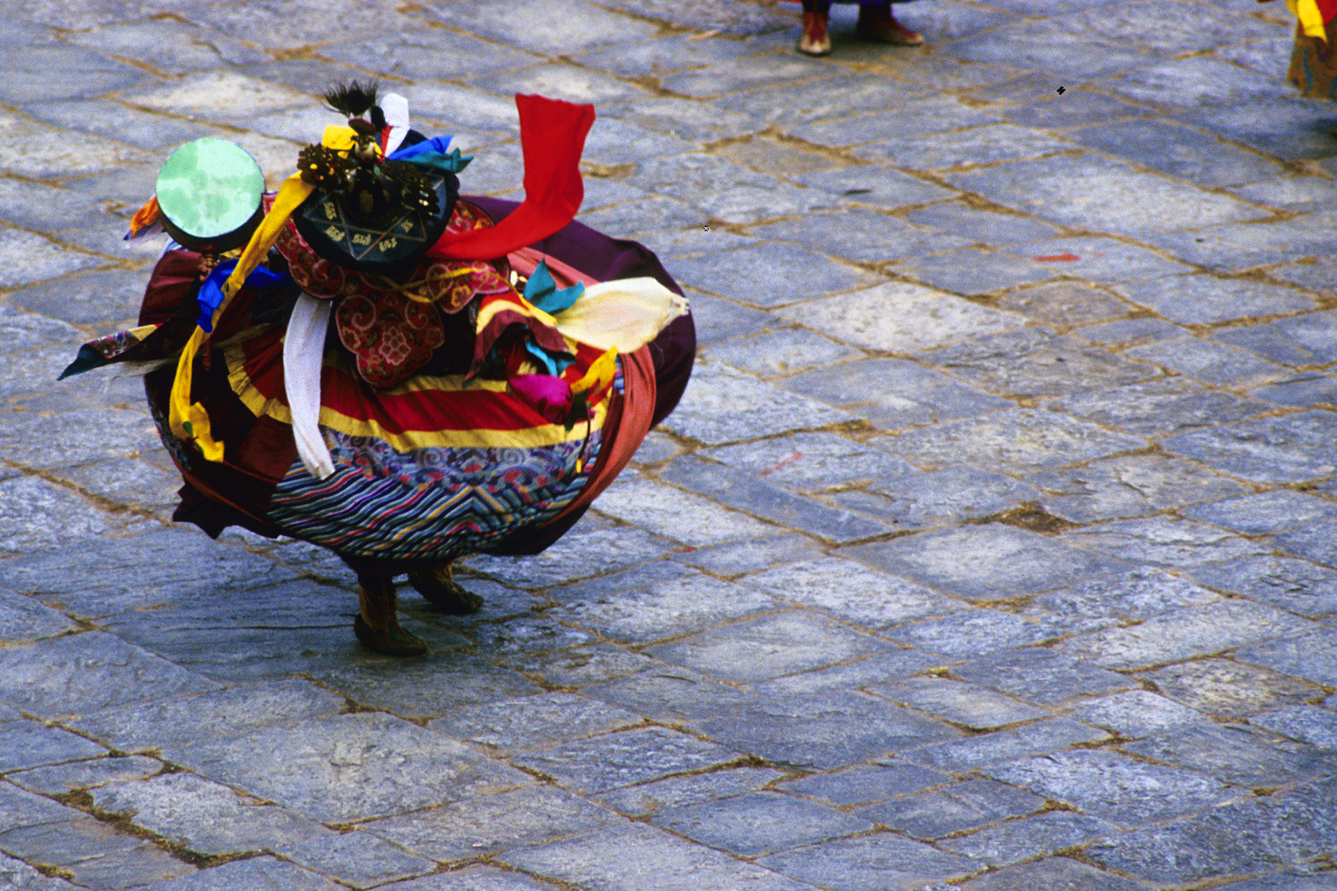 Bhutan.Paro.Tsechu.BlackHatDance(2000)8 copy.jpg