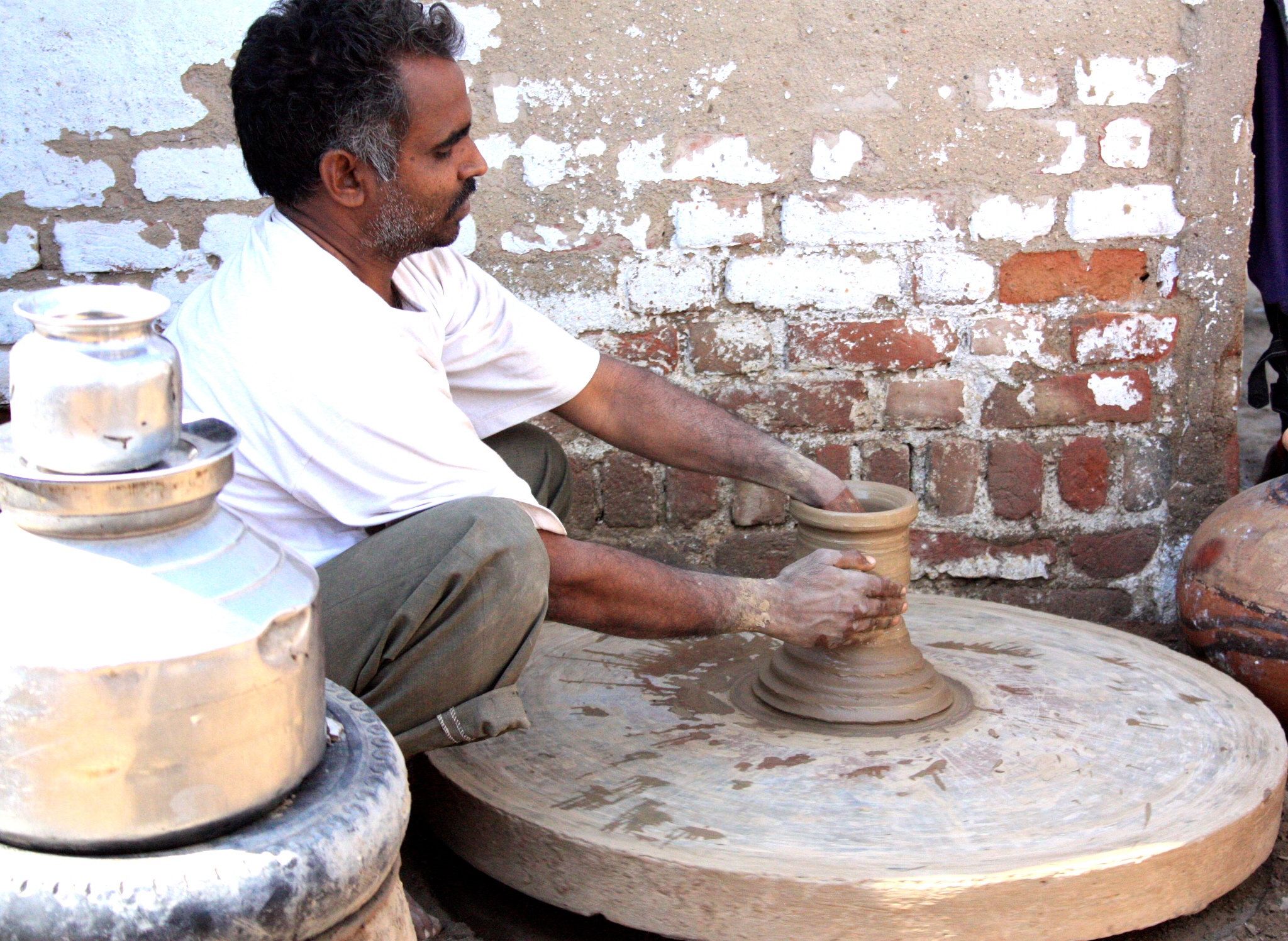 India.Nawalgarh.Potter.JPG