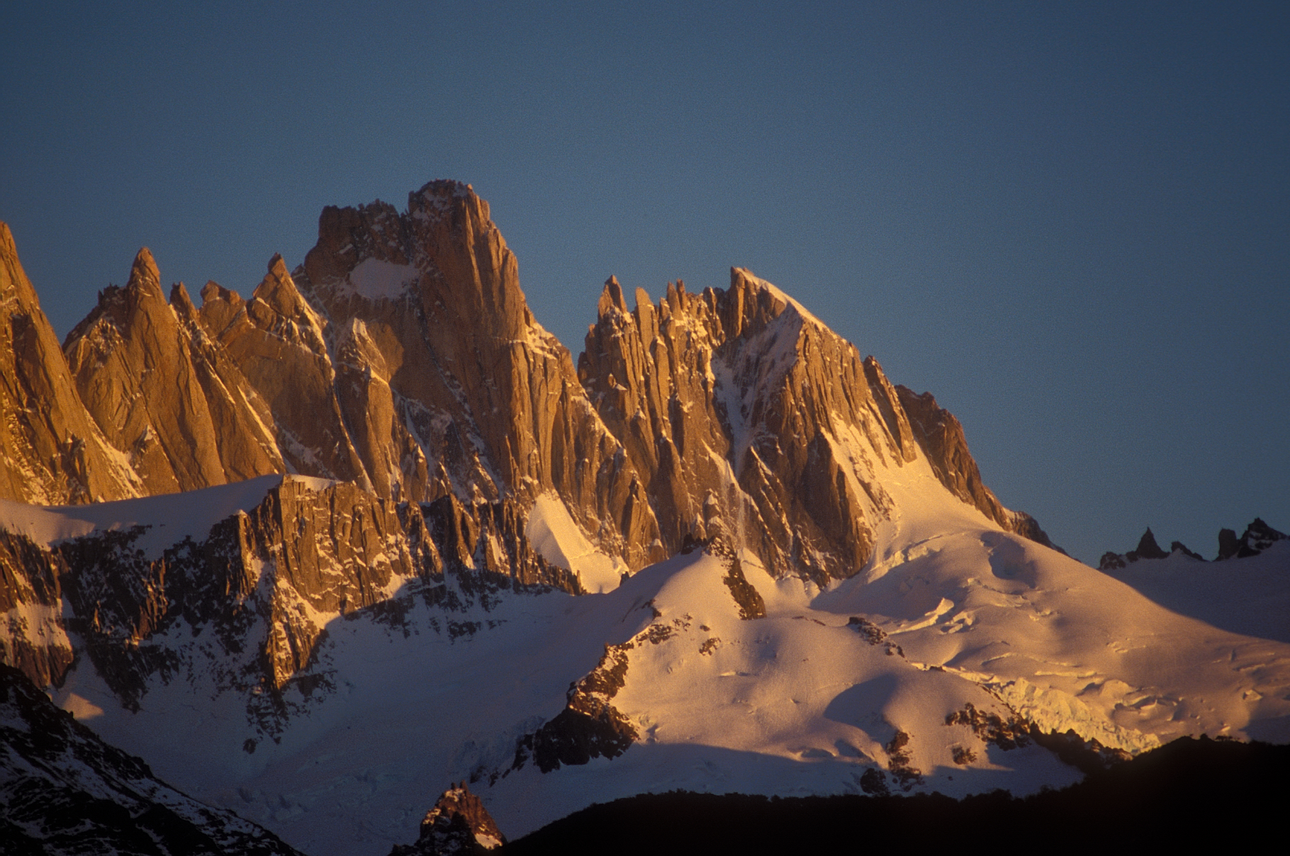 Argentina.Patagonia.Chalten.FitzRoyNeighbors.Sunrise.jpg