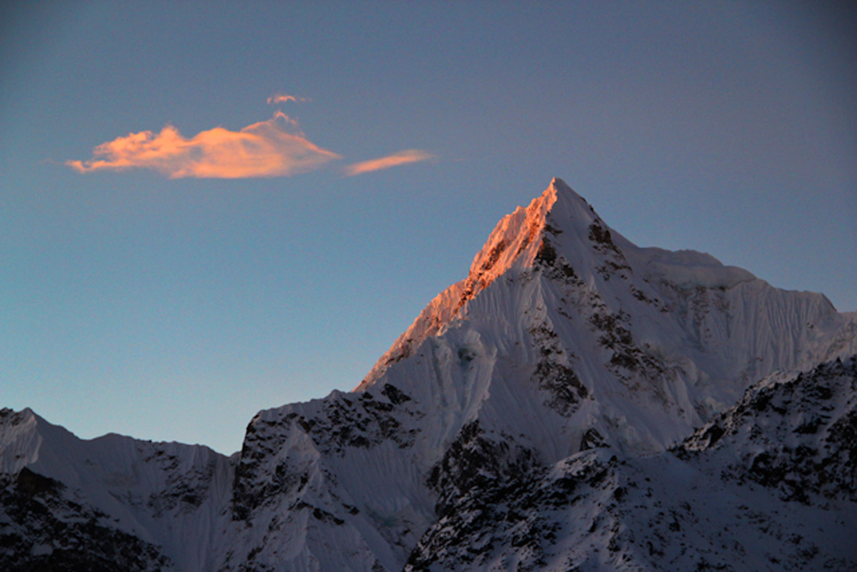 India.Sikkim.Siniolchu.Sunrise.Cloud.jpg