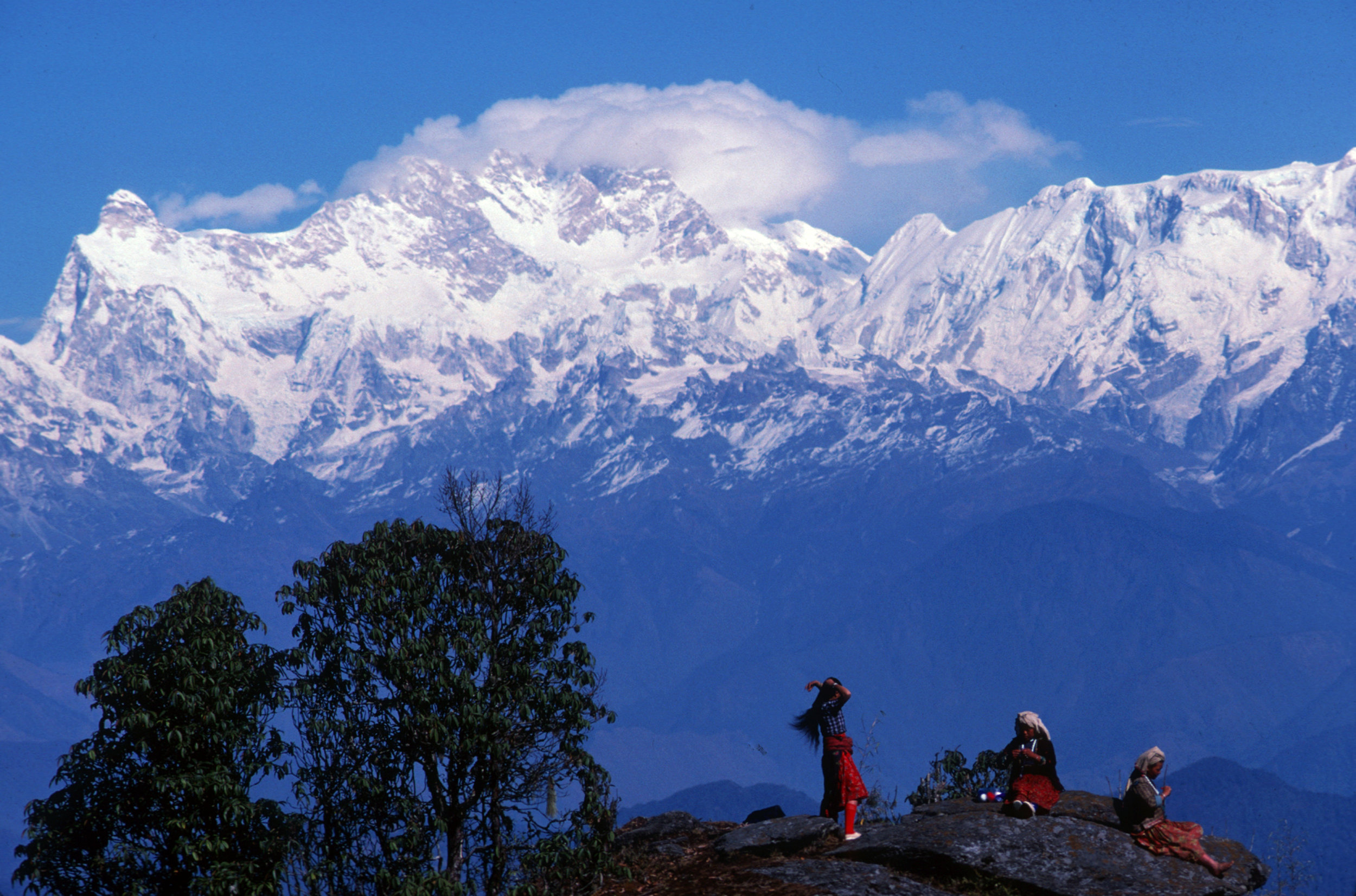 Nepal.MilkeDanda.Porters.SherpaniWomen.jpg