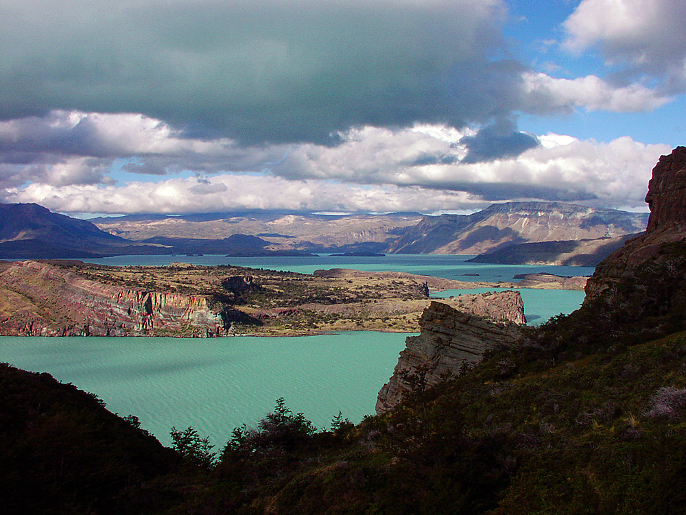 Patagonia.ElCondorCrossingTrek-Day1.LagoSanMartin.jpg