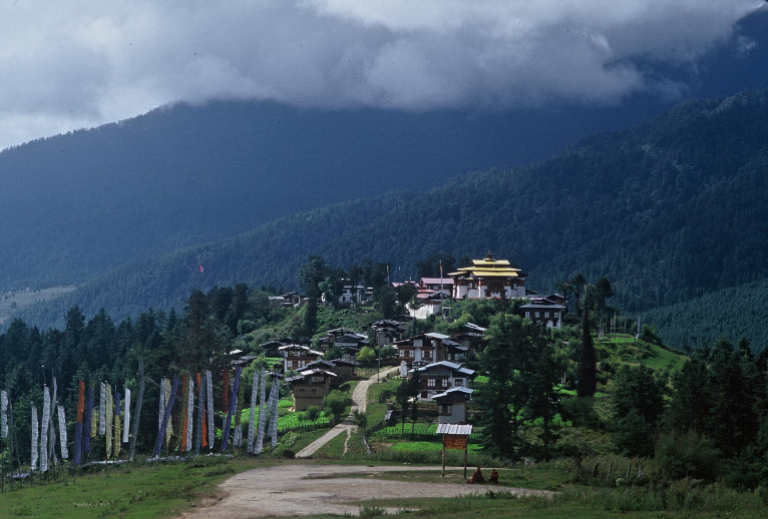 Bhutan.Phobjika.GangteyGompa(1998).jpg