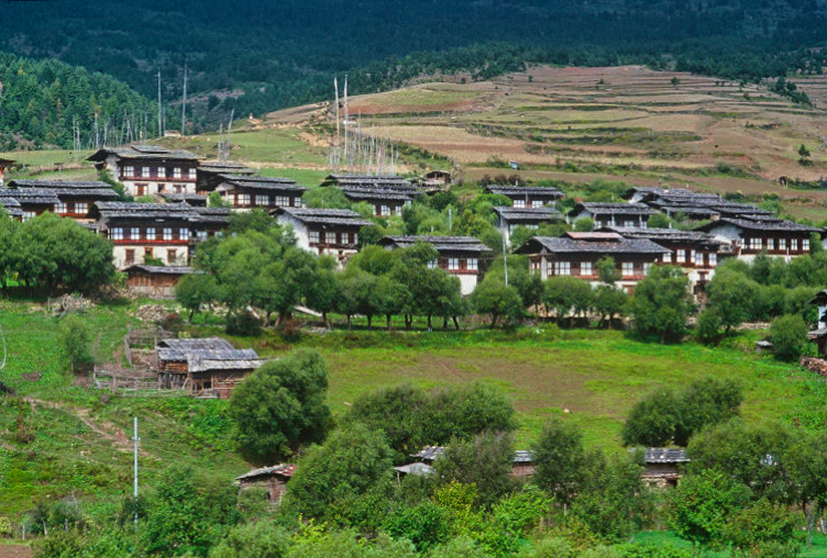 Bhutan.Ura.Village(1998).jpg