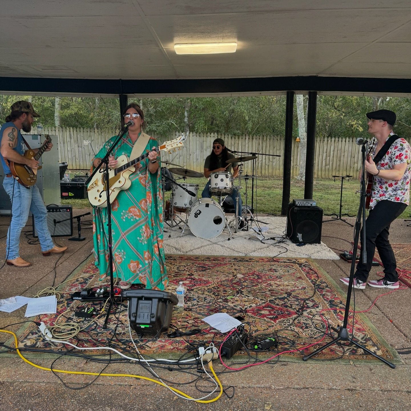 ✨Sept 21, 2024 &bull; @fittingroomstudio ✨

@keystoneartistconnect Unofficial Americana Afternoon

Kaftan: @lil_bees_bohemian 
Designed by: @ladylogandanei