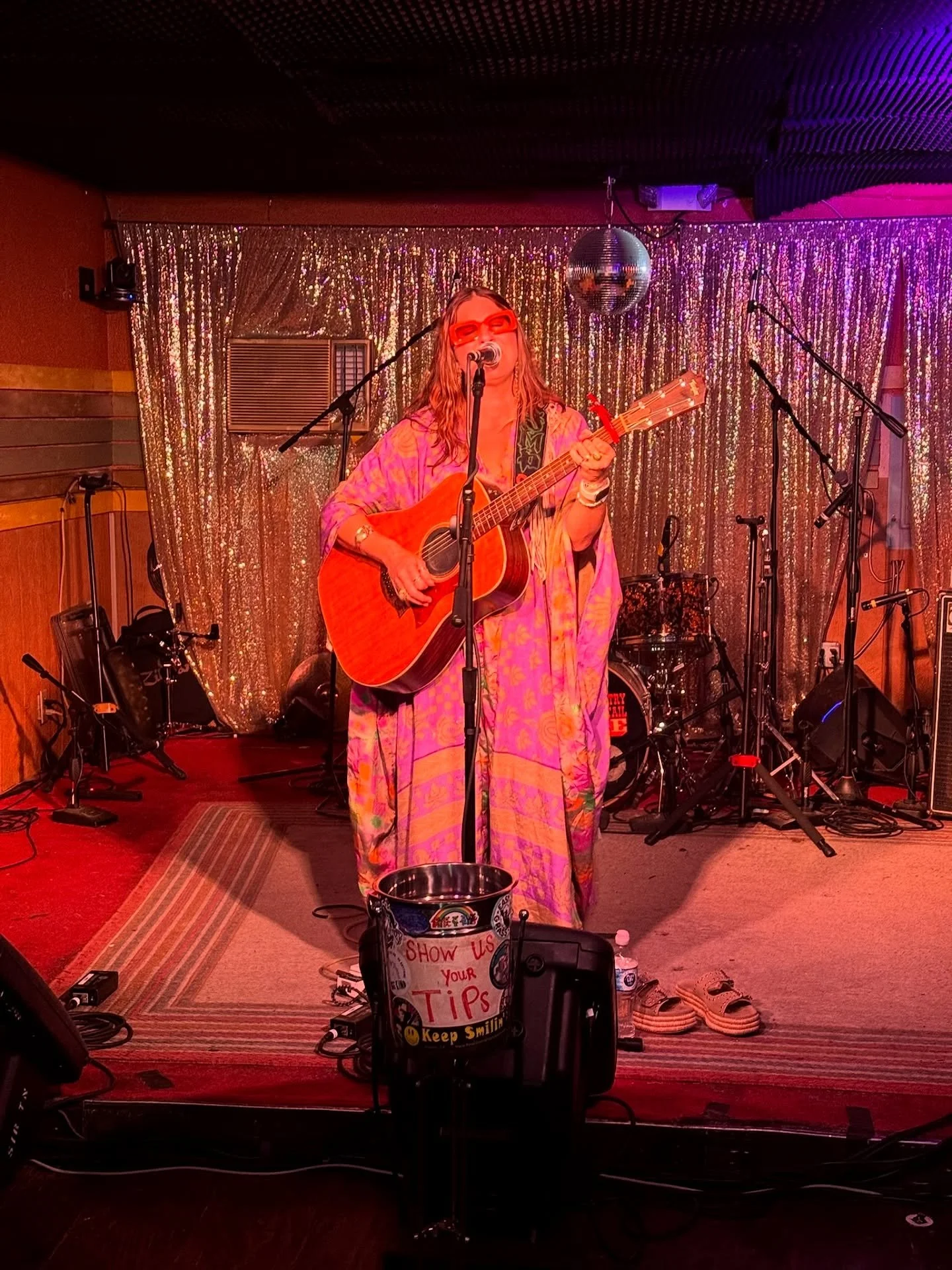 Highlights from Nashville✨

So grateful to @dcrose112 @sbizanovich @kelbydru and all of @keystoneartistconnect and @oldwestamericana for having me at these wonderful showcases. 

Thank you to @vv_camp and @rachaelblount_music for letting us crash and