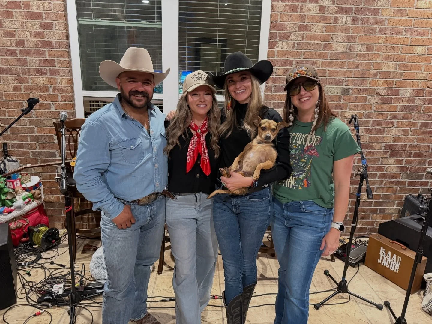 Getting to play music with your friends is the best. 

Thank you @mattrumbull and @staceytrumbull for having @bribagwell @sarahhobbsmusic @isaacjacob_music and me at yalls house. I always am amazed at how music has brought so many great people into m
