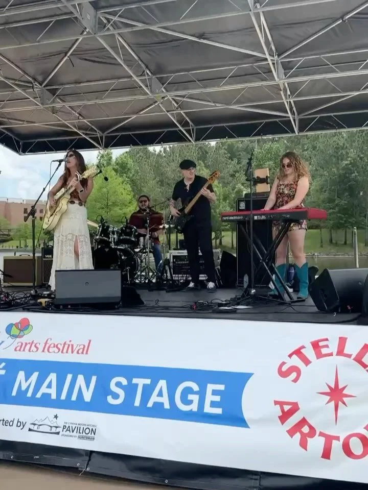 Had a wet and wonderful time at the @thewoodlandsartscouncil festival yesterday! The rain held off just for us. Shout out to the freakin band that always brings the heat babaaayy!!! 

Yall enjoy. There may be a new song in there somewhere 😉