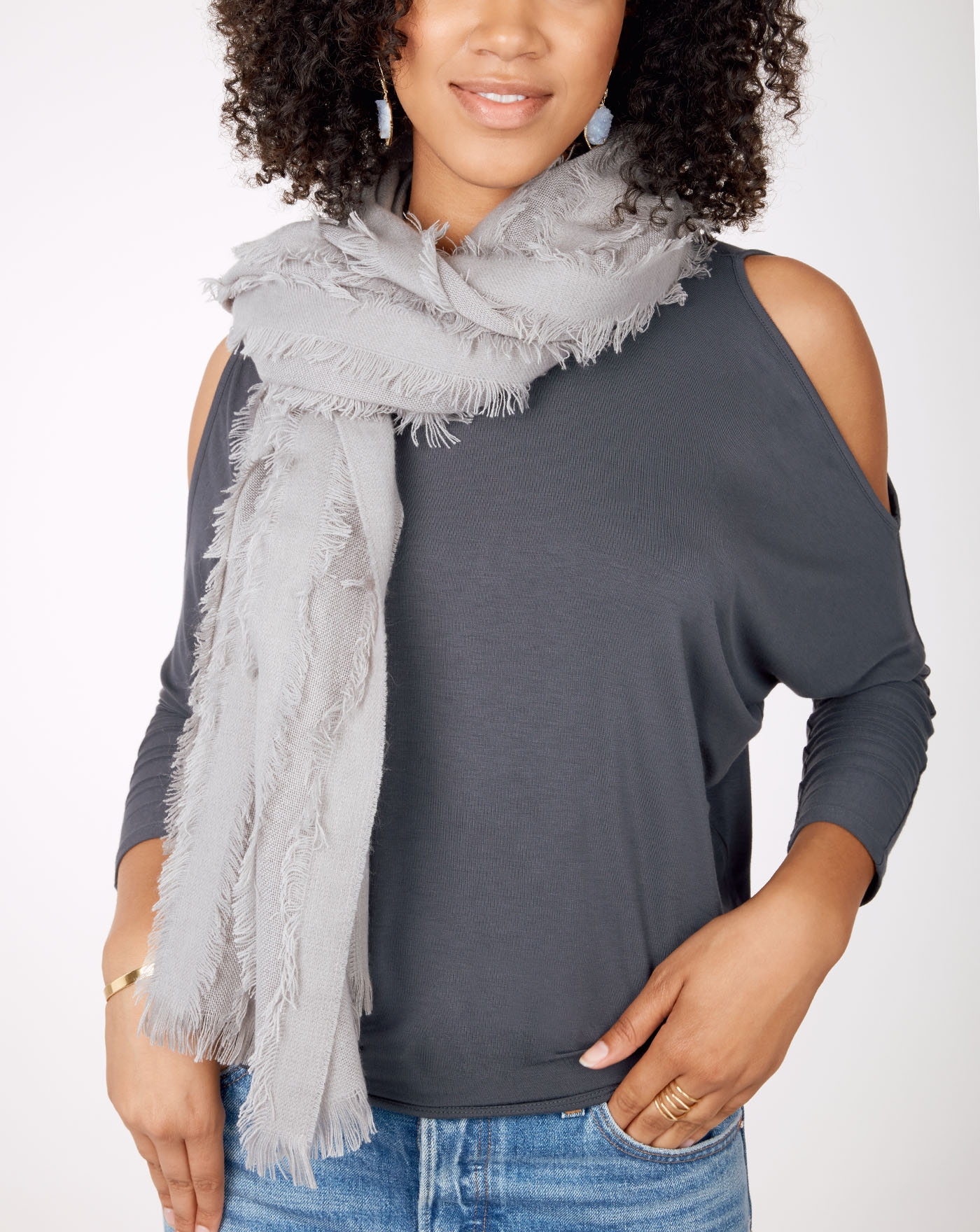 SD_HOL17_SC149GRY_StGermainScarf-DoveGrey_modelpdp.jpg