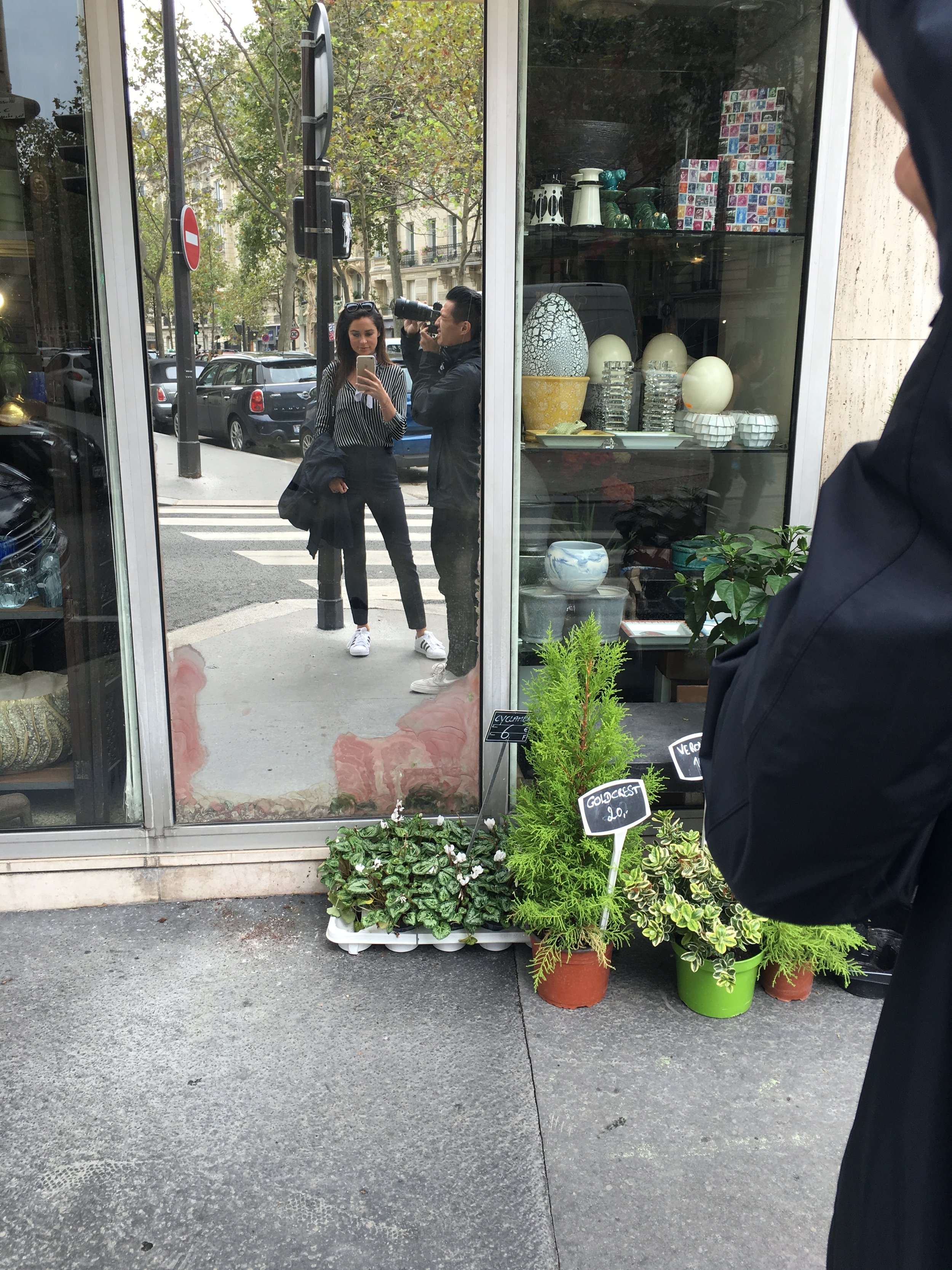 Mirror selfie by the eiffel tower