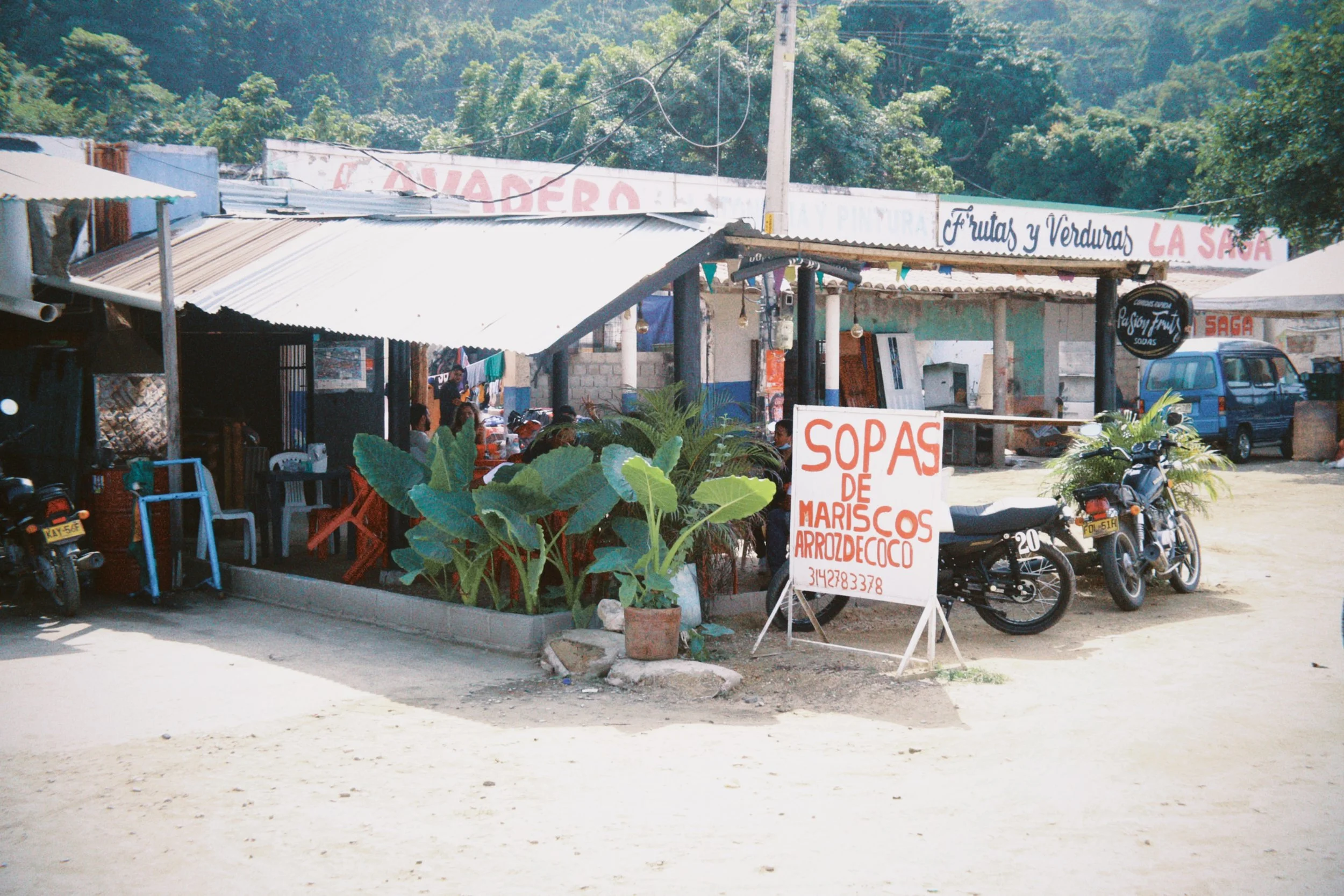 Food on the Troncal: Where to Eat Near Rio Hostel Buritaca