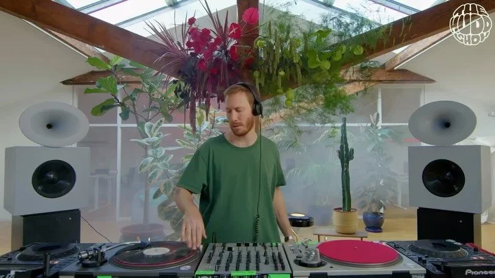 Last Friday we had the pleasure of heading back on the Mudd Show for a mini Bonanza-themed afternoon. 

Founder and resident Benny, longtime Bonanza friend Edna Martinez and new pal the papi mFX had a spin - check out the sets on YouTube now! 🪅