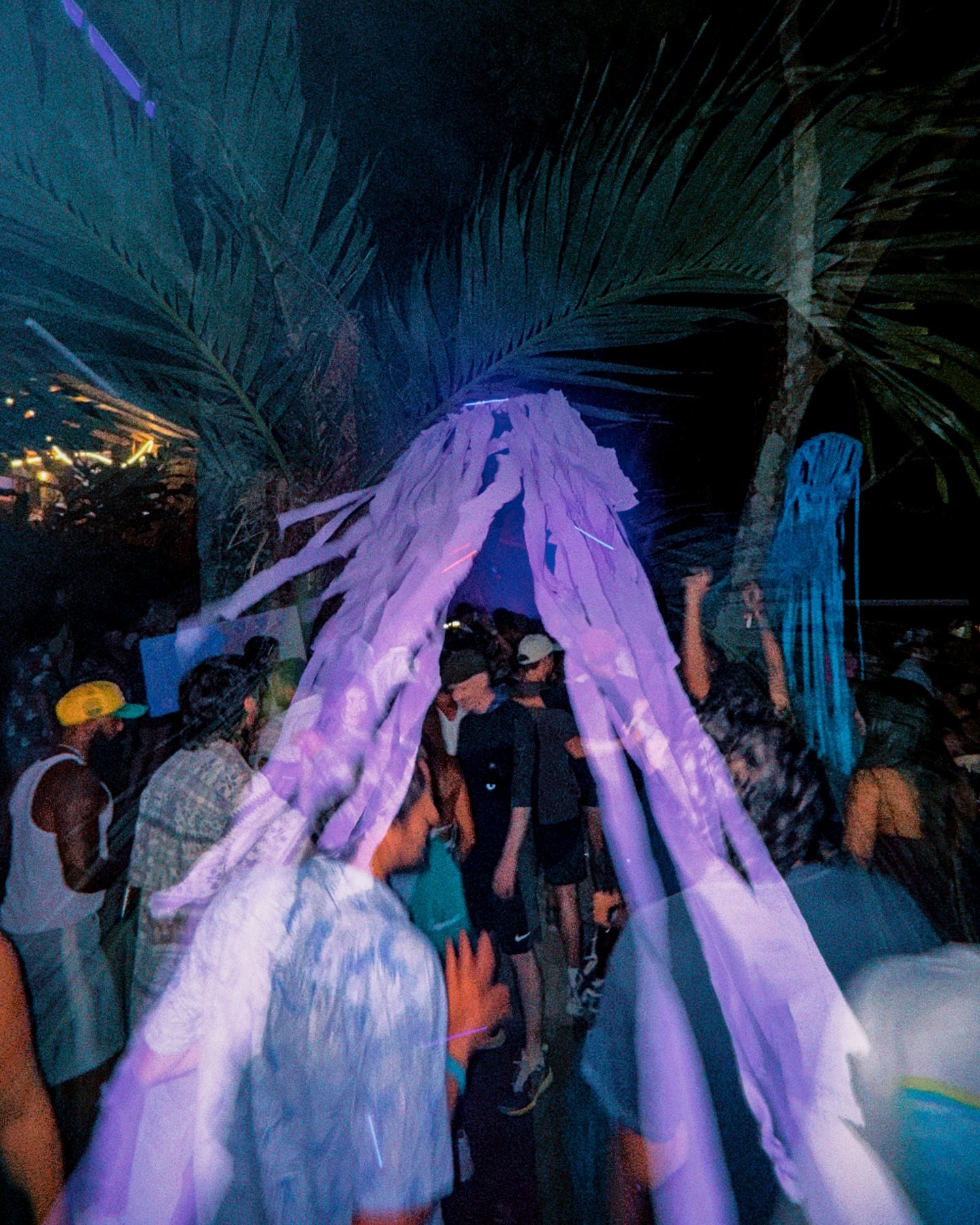 Choose your own adventure.🐒🪅

Tumble up the tunnel; nimble Nido meanderings; Beach bumbling; traditional Terrace traipsing, and beyond!

📸 Photos courtesy of @margo.tiff_ 

📅 March 04-09, 2026
📍 Rio Hostel Buritaca, Colombia
🌐 www.bonanzafestiv